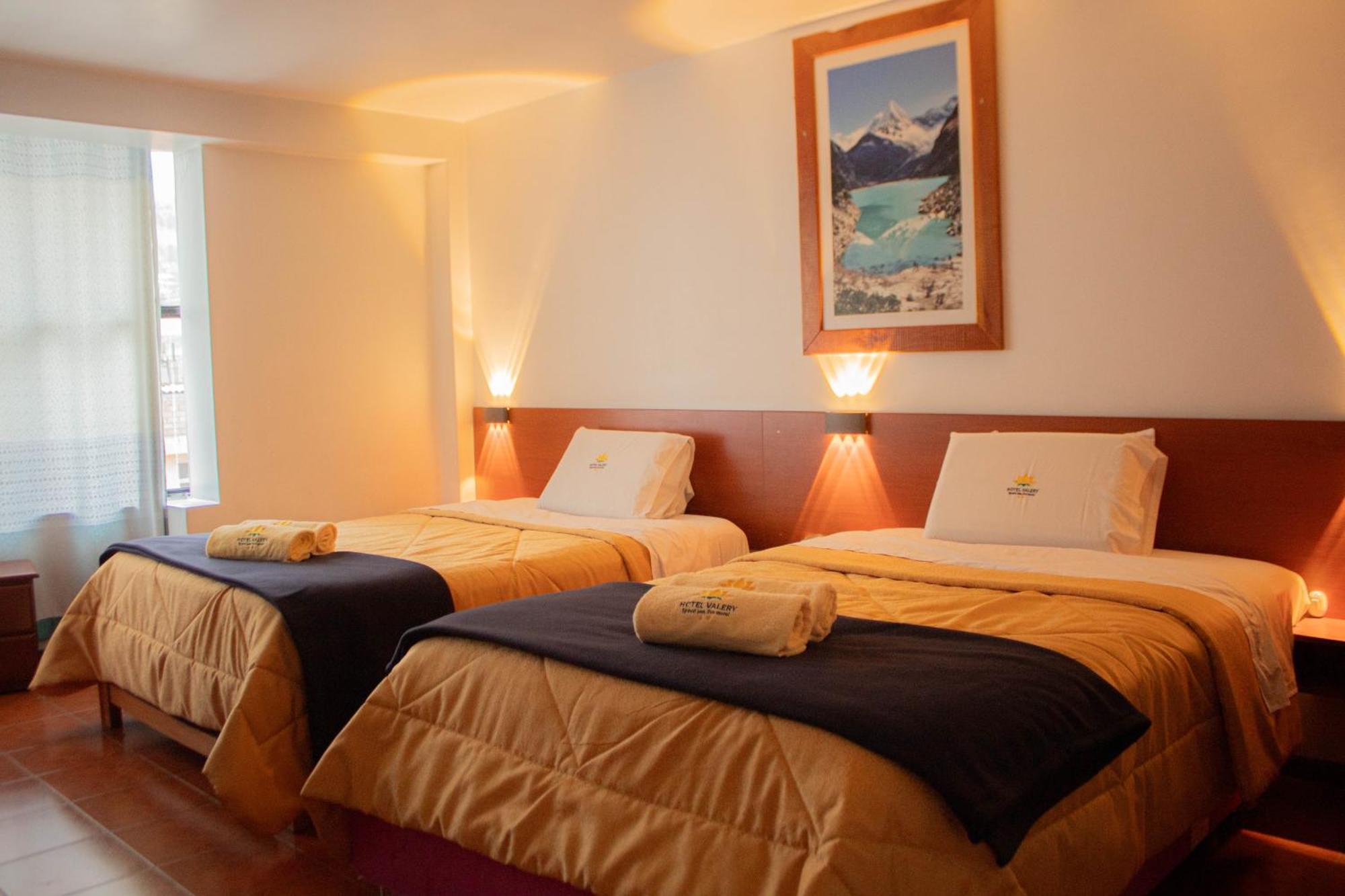 Hotel Valery 2 Estrellas ワラス エクステリア 写真