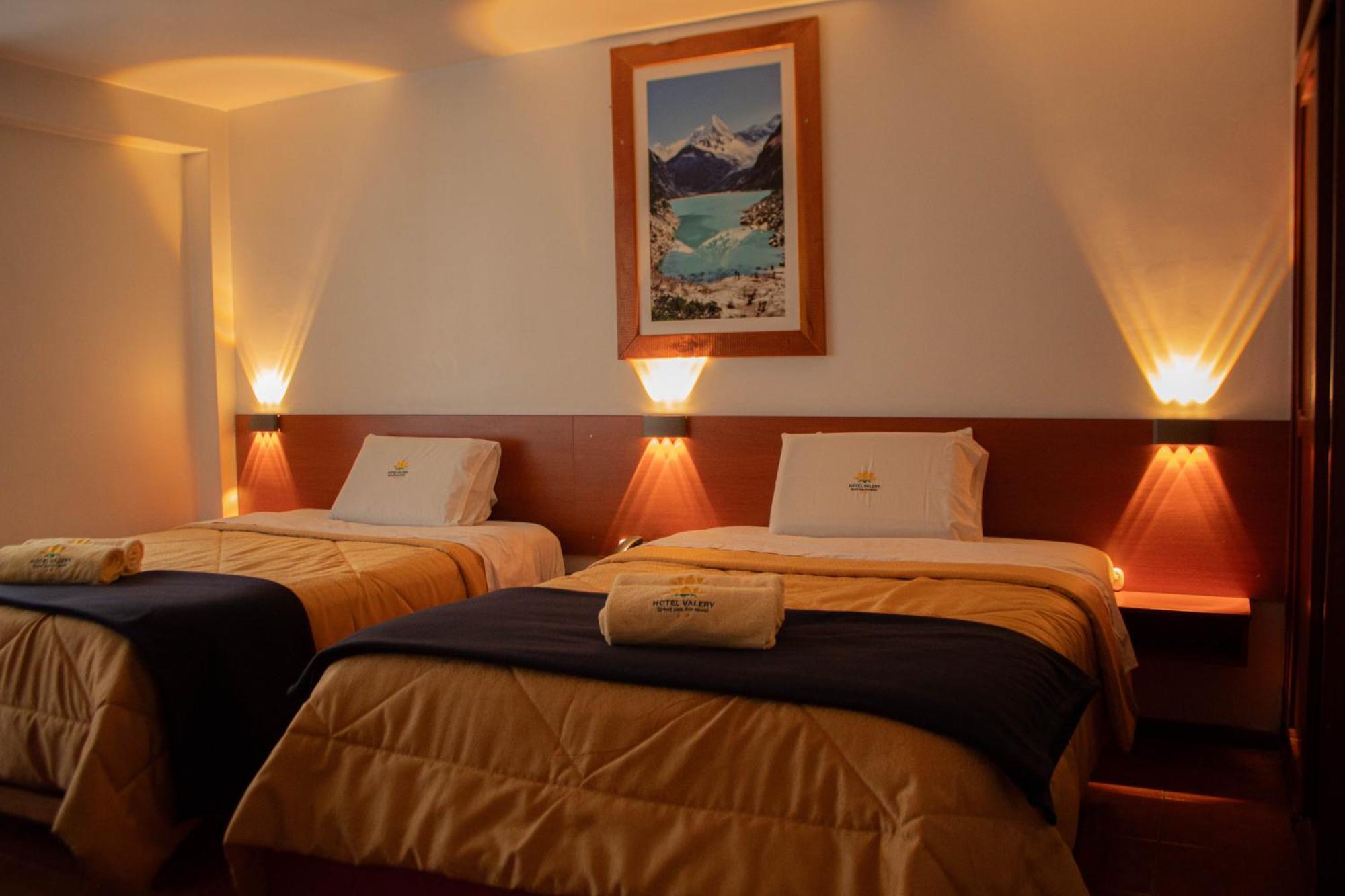 Hotel Valery 2 Estrellas ワラス エクステリア 写真