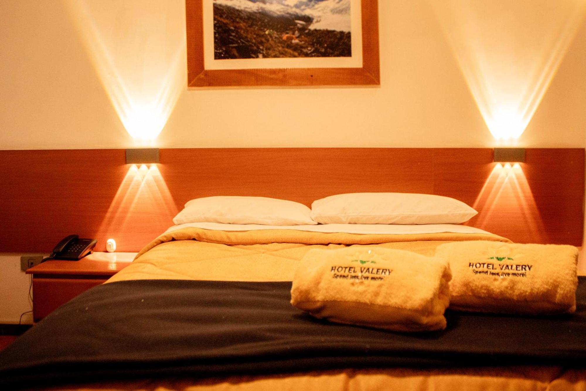 Hotel Valery 2 Estrellas ワラス エクステリア 写真