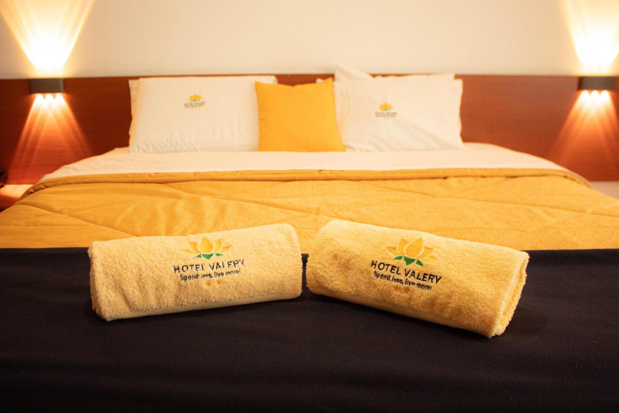 Hotel Valery 2 Estrellas ワラス エクステリア 写真