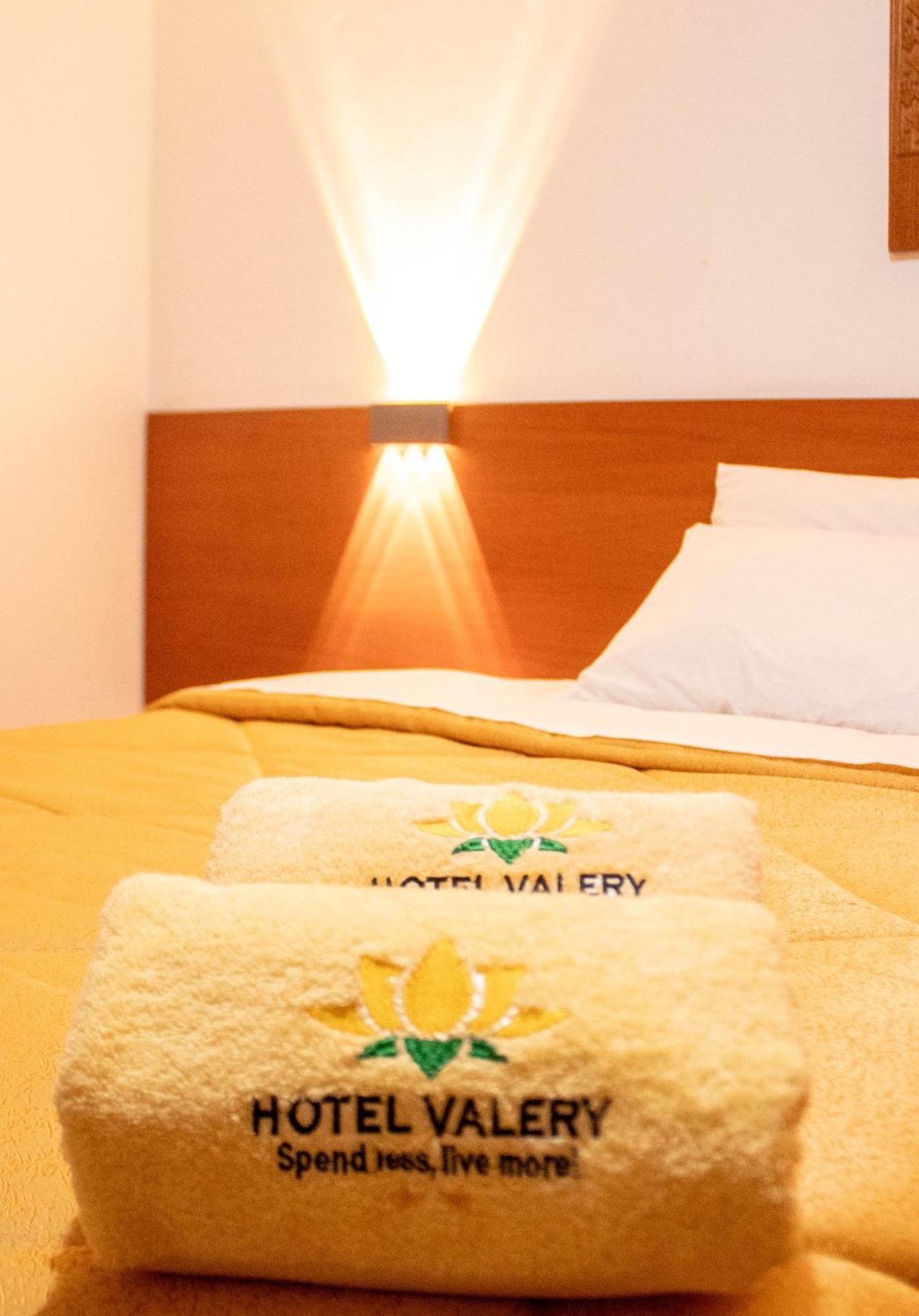 Hotel Valery 2 Estrellas ワラス エクステリア 写真