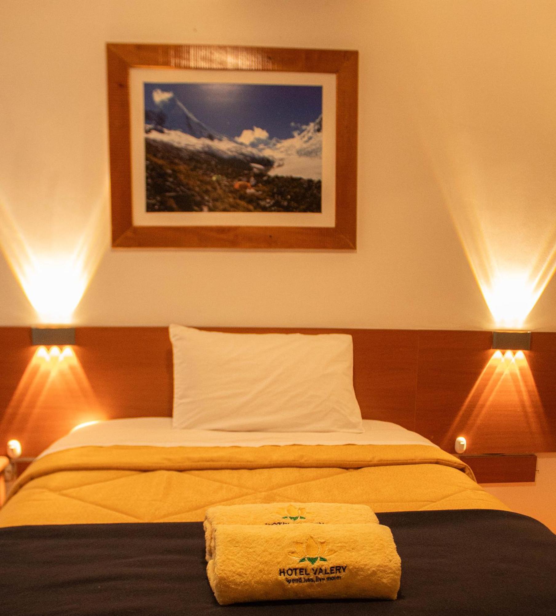 Hotel Valery 2 Estrellas ワラス エクステリア 写真